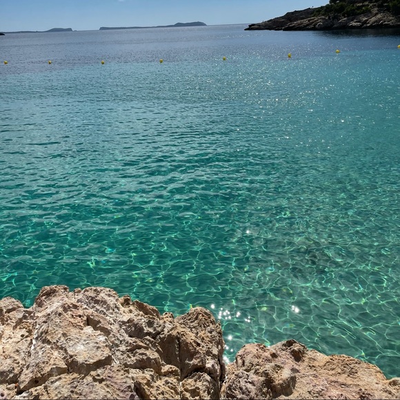 Meet your Posher, Perfect Kini - Picture 3 of 16